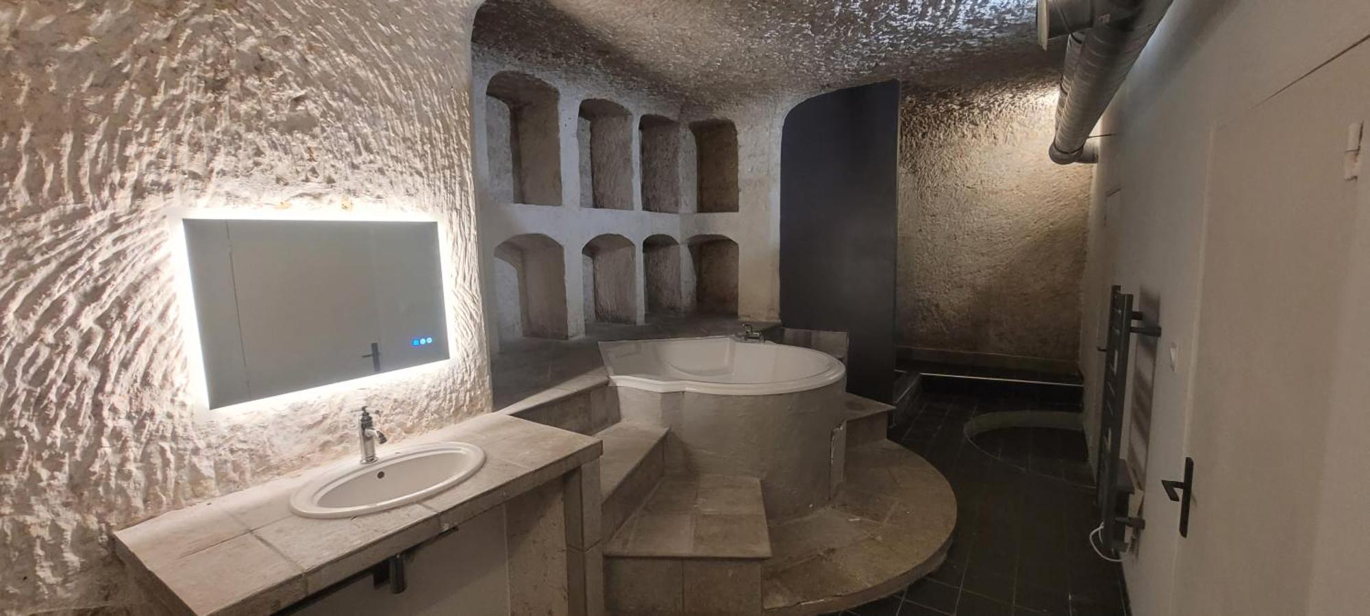 Troglodyte Baths Apartment